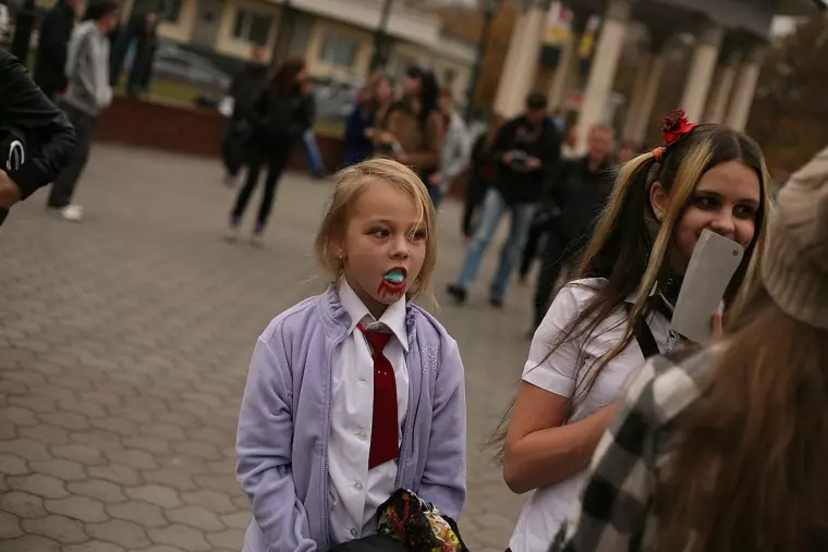 Фото: На улицы Новокузнецка вышли зомби 2