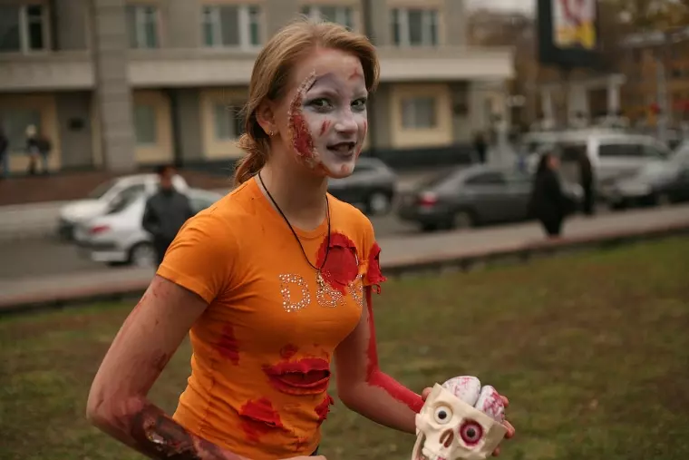 Фото: На улицы Новокузнецка вышли зомби 5