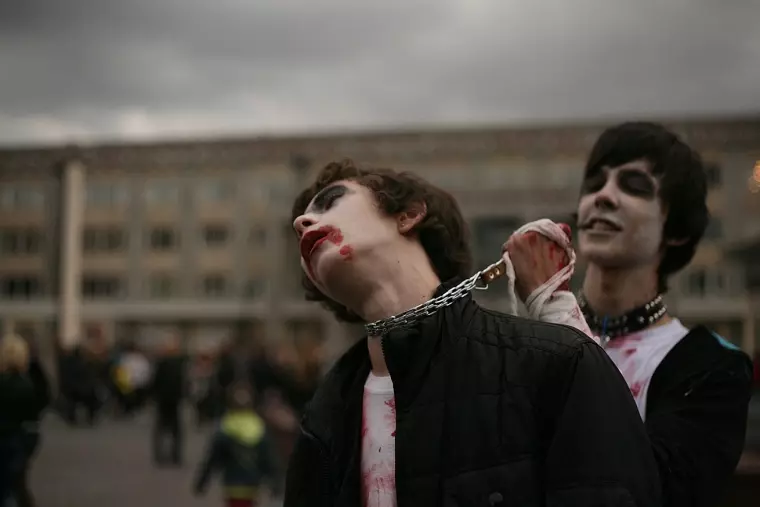 Фото: На улицы Новокузнецка вышли зомби 10