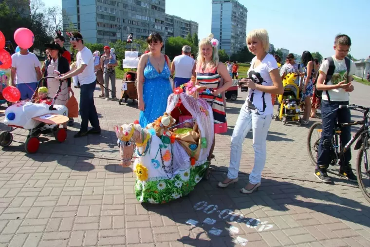 Фото: В Кемерове прошел конкурс детских колясок 1