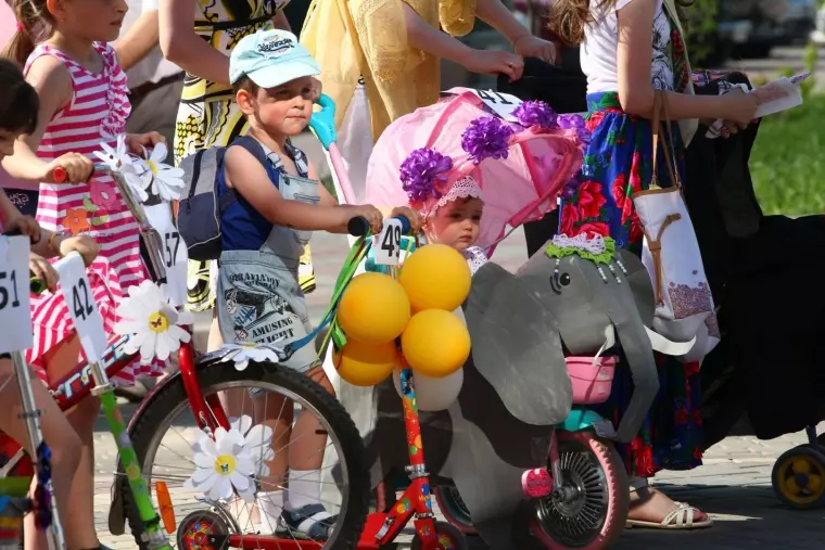 Фото: В Кемерове прошел конкурс детских колясок 9