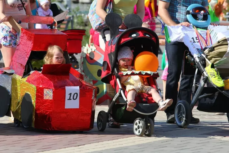 Фото: В Кемерове прошел конкурс детских колясок 10