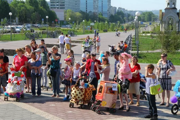 Фото: В Кемерове прошел конкурс детских колясок 13