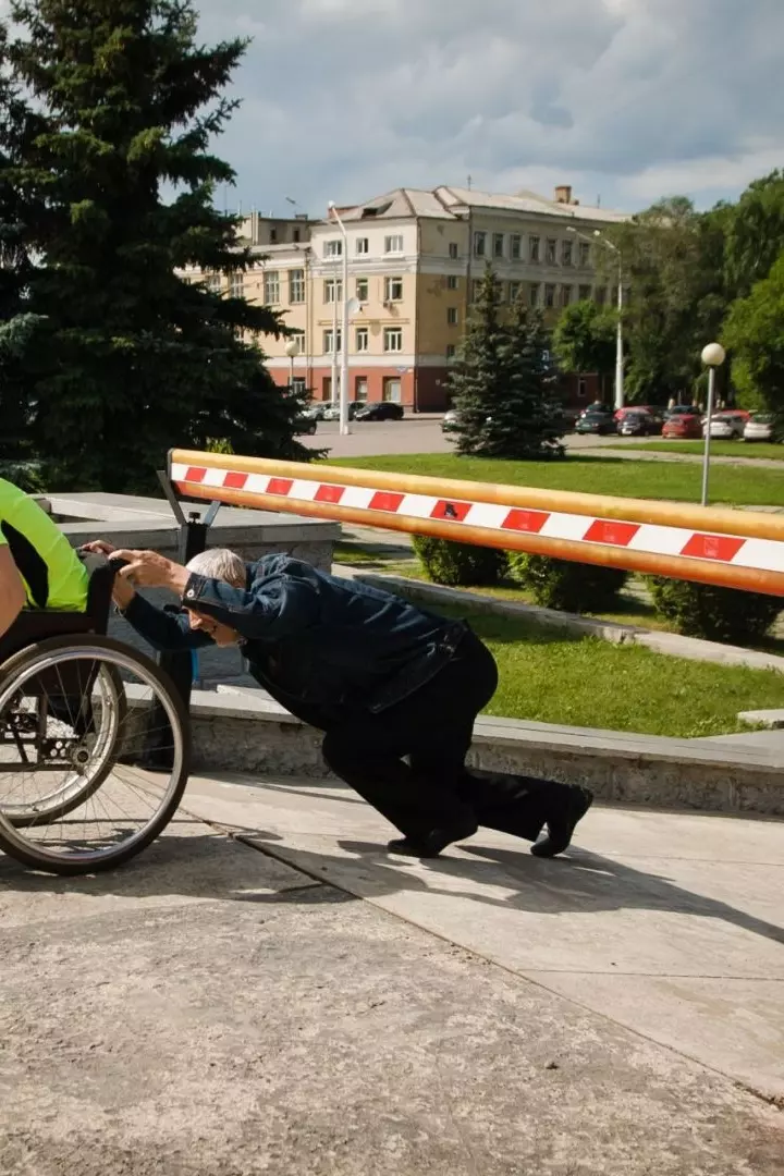 Фото: Поездка по Кемерову в инвалидной коляске  5