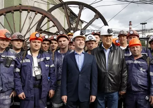 Фото: Как Медведев в Топках квас покупал 6