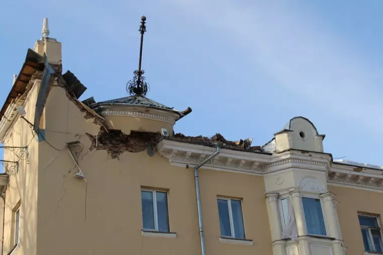Фото: Обрушение башни на крыше в Кемерове 1