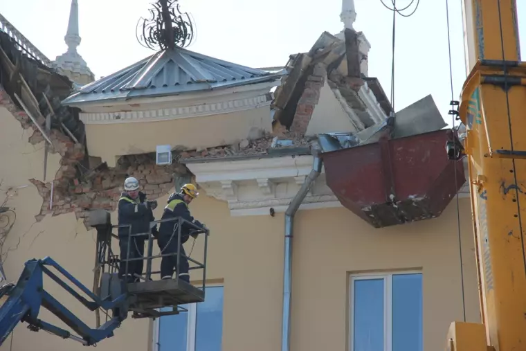 Фото: Обрушение башни на крыше в Кемерове 9
