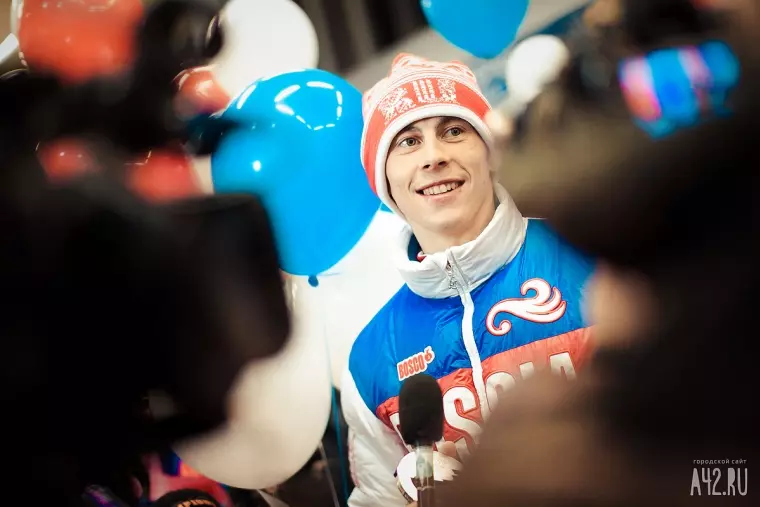 Фото: Лыжника Бессмертных встретили в Кемерове 12