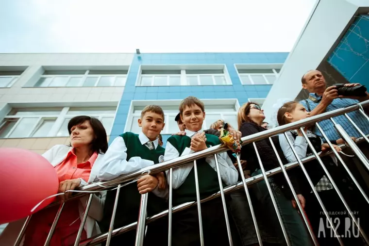 Фото: Первое сентября в кемеровских школах  8