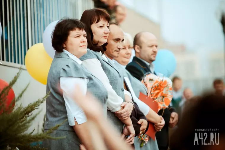 Фото: Первое сентября в кемеровских школах  9