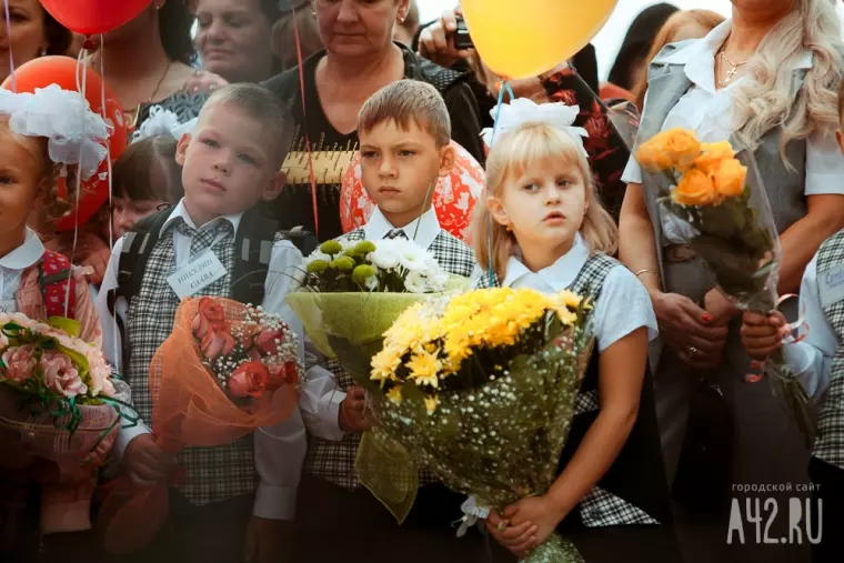 Фото: Первое сентября в кемеровских школах  10