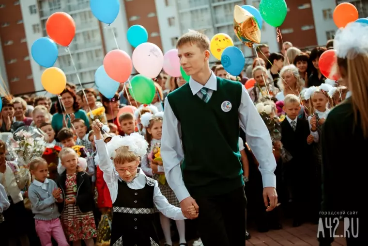 Фото: Первое сентября в кемеровских школах  11