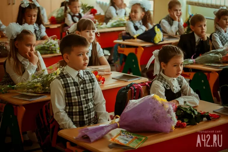 Фото: Первое сентября в кемеровских школах  13