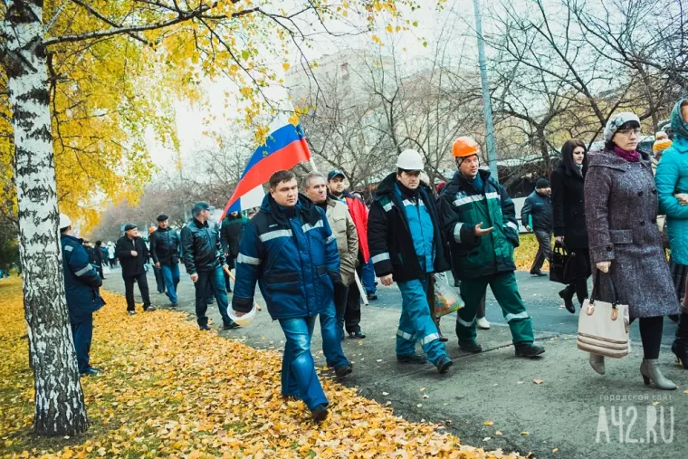 Фото: Тысячи митингующих за труд без санкций 29