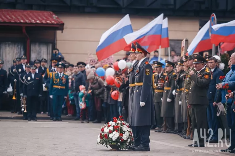 Фото: Возложение цветов к Мемориалу воинам-кузбассовцам 1