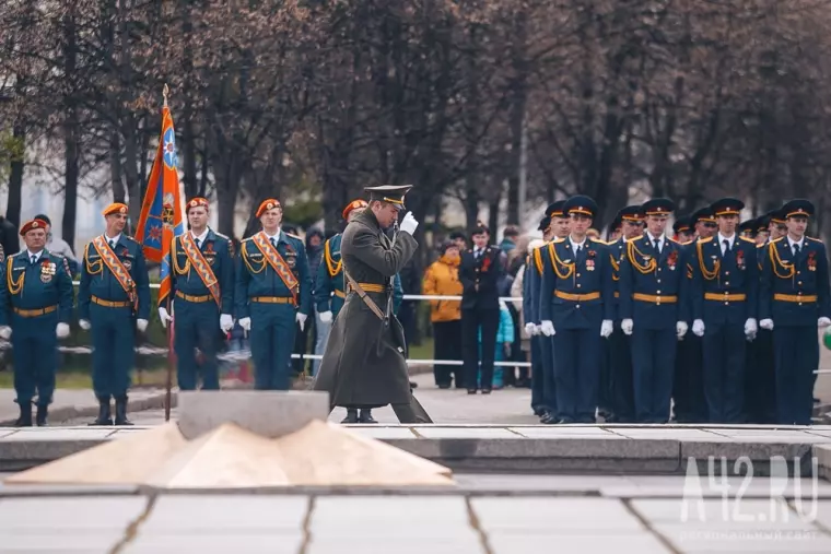 Фото: Возложение цветов к Мемориалу воинам-кузбассовцам 9
