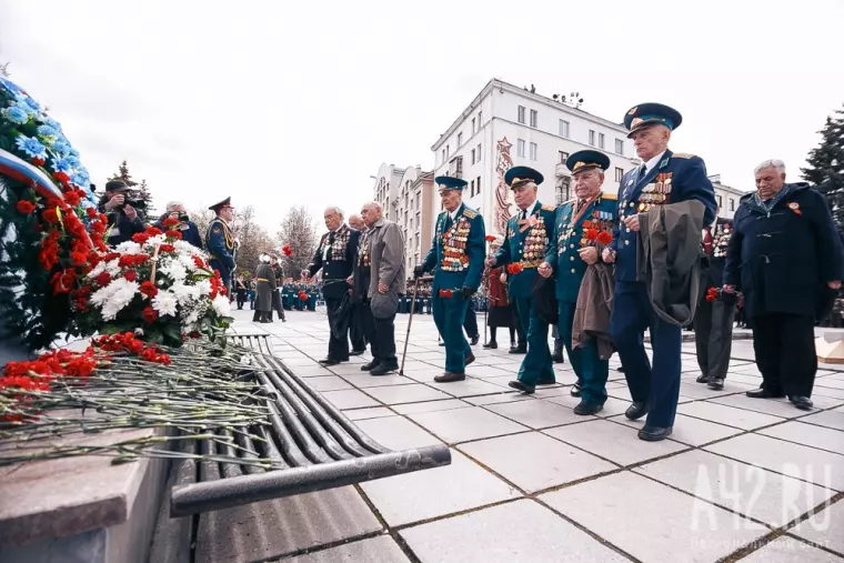 Фото: Возложение цветов к Мемориалу воинам-кузбассовцам 15
