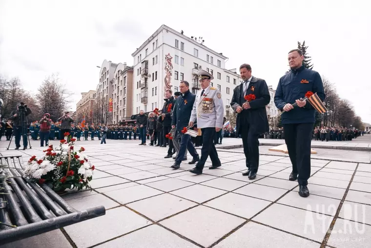 Фото: Возложение цветов к Мемориалу воинам-кузбассовцам 21