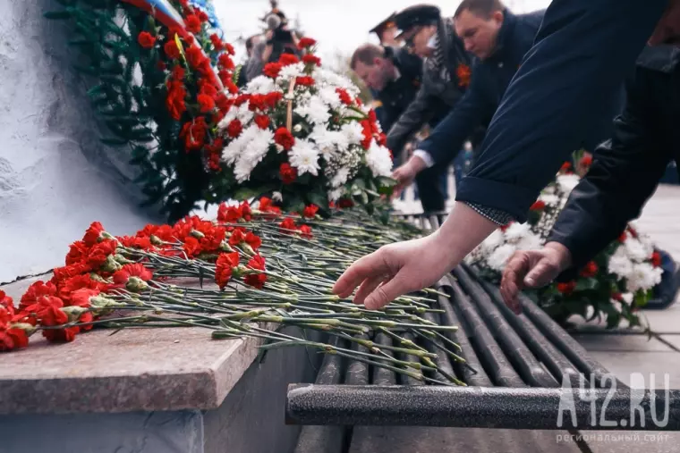 Фото: Возложение цветов к Мемориалу воинам-кузбассовцам 22