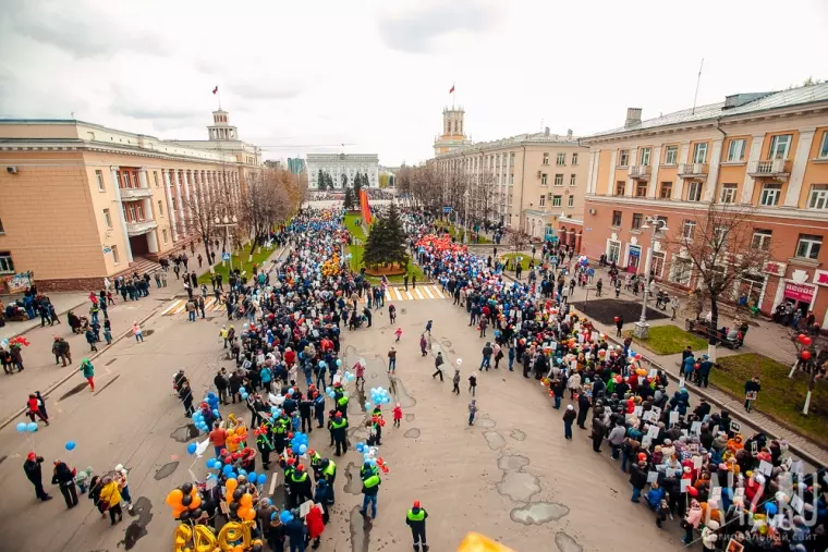 Фото: «Бессмертный полк» в Кемерове: вид сверху  4