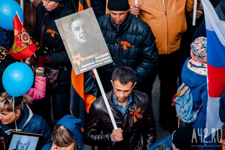 Фото: «Бессмертный полк» в Кемерове: вид сверху  7