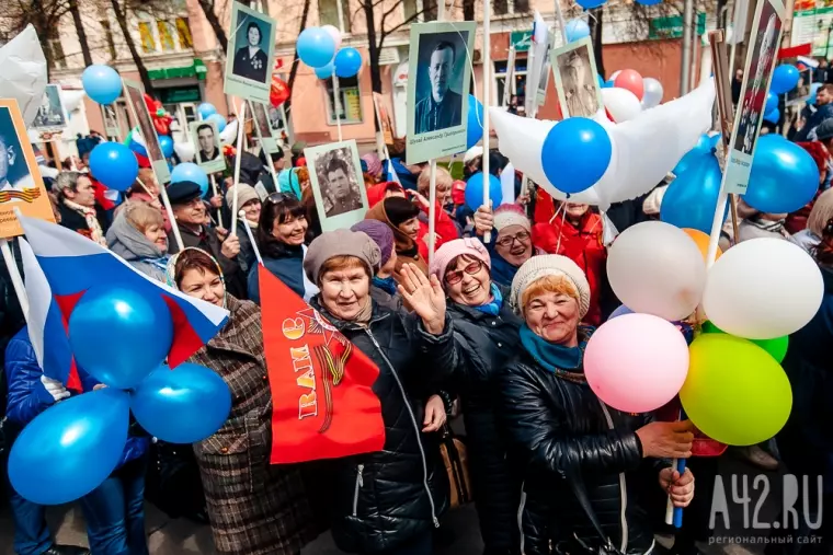 Фото: «Бессмертный полк» в Кемерове: вид сверху  15