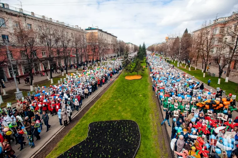 Фото: «Бессмертный полк» в Кемерове: вид сверху  16