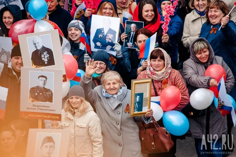 Фото: «Бессмертный полк» в Кемерове: вид сверху  17