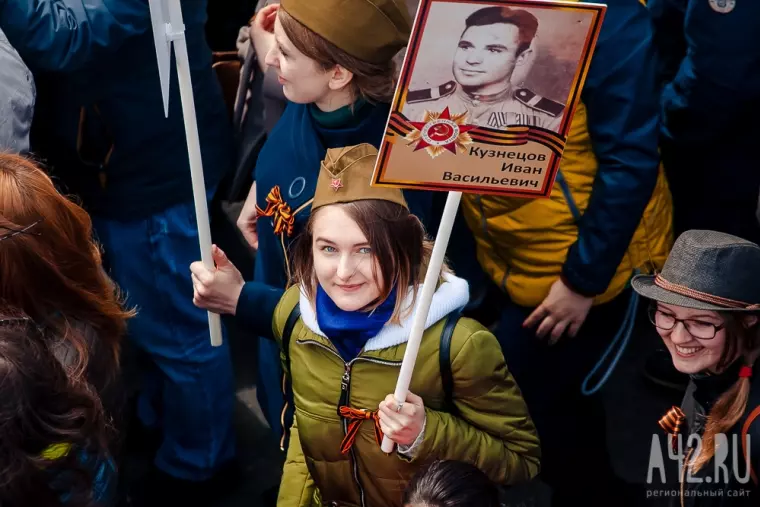 Фото: «Бессмертный полк» в Кемерове: вид сверху  29