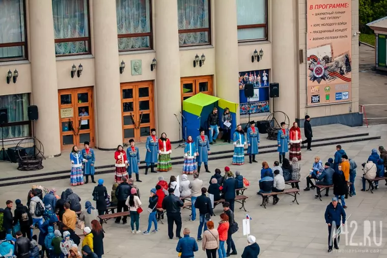 Фото: «Бессмертный полк» в Кемерове: вид сверху  31