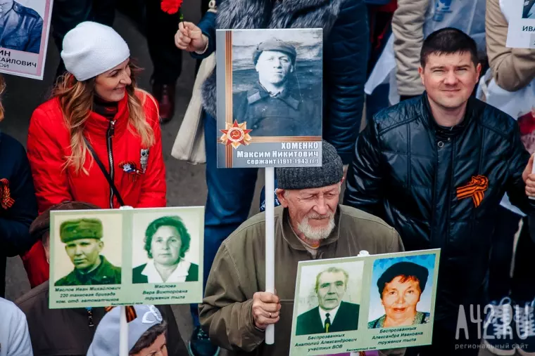 Фото: «Бессмертный полк» в Кемерове: вид сверху  36