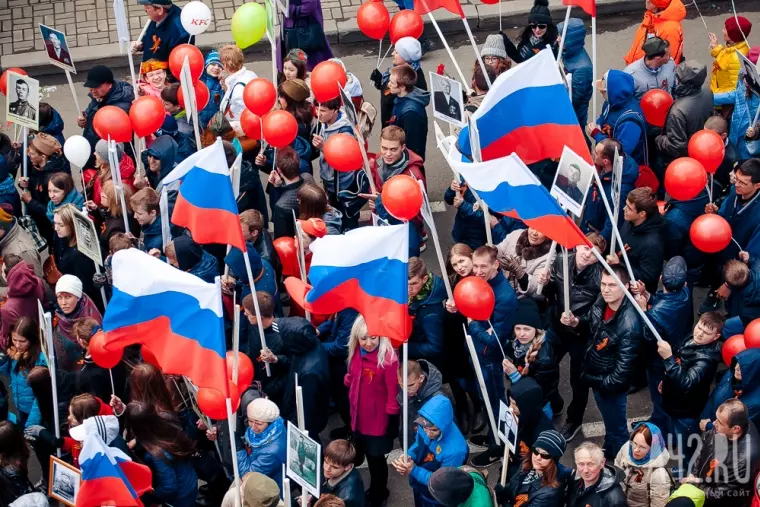 Фото: «Бессмертный полк» в Кемерове: вид сверху  40