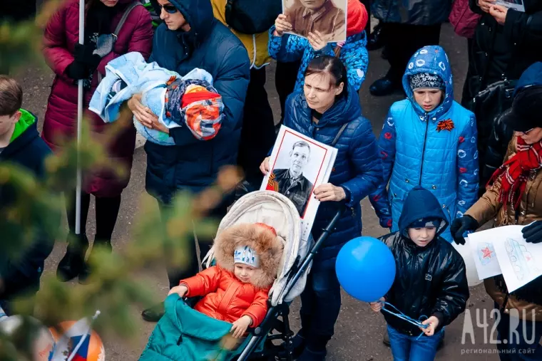 Фото: «Бессмертный полк» в Кемерове: вид сверху  43