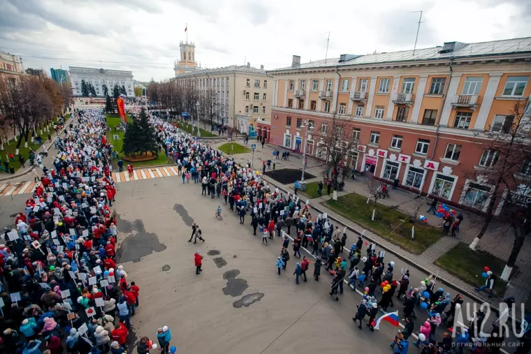 Фото: «Бессмертный полк» в Кемерове: вид сверху  44