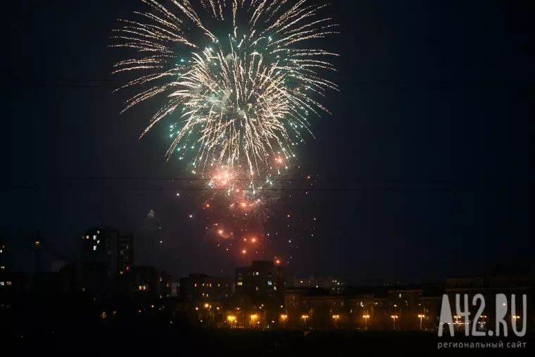 Фото: Праздничный салют в честь Дня Победы в Кемерове 23