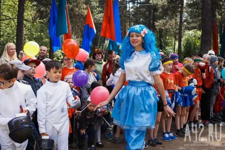 Фото: Открытие детской площадки в Сосновом бору Кемерова 3