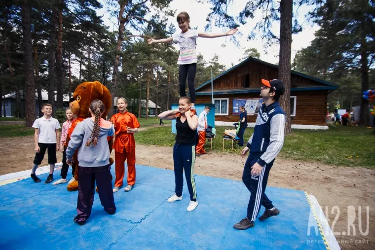 Фото: Открытие детской площадки в Сосновом бору Кемерова 23