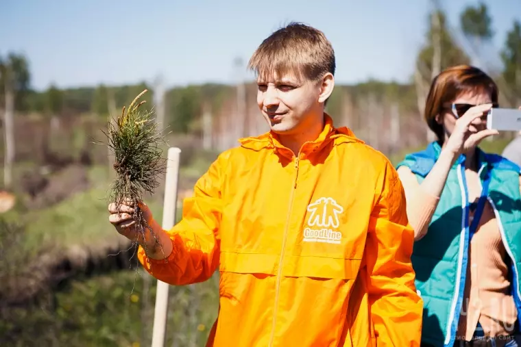 Фото: В Кемерове прошла акция «Дари добро: посади дерево вместе с Good Line» 2