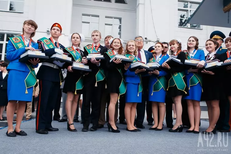 Фото: В Кемерове состоялся выпуск воспитанников губернаторских учебных заведений 14