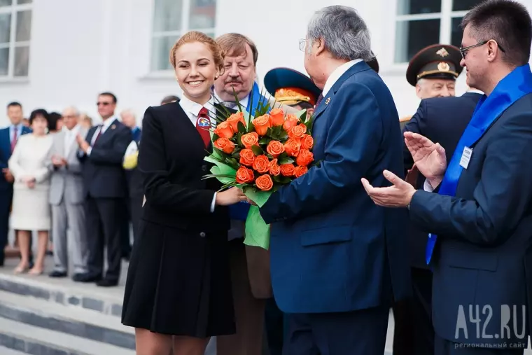 Фото: В Кемерове состоялся выпуск воспитанников губернаторских учебных заведений 16