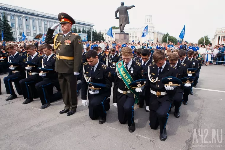 Фото: В Кемерове состоялся выпуск воспитанников губернаторских учебных заведений 17