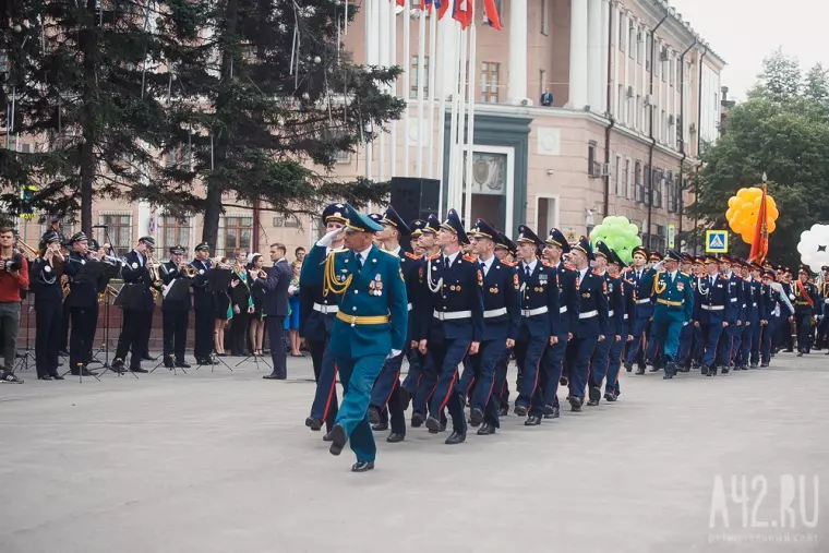 Фото: В Кемерове состоялся выпуск воспитанников губернаторских учебных заведений 22