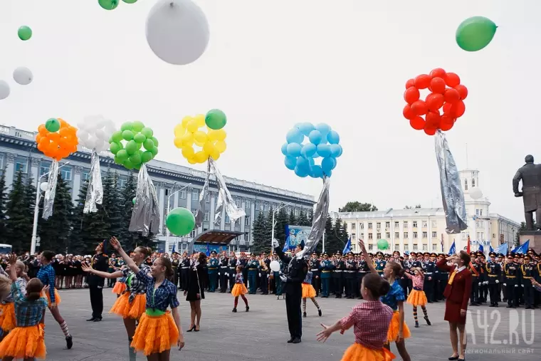Фото: В Кемерове состоялся выпуск воспитанников губернаторских учебных заведений 29