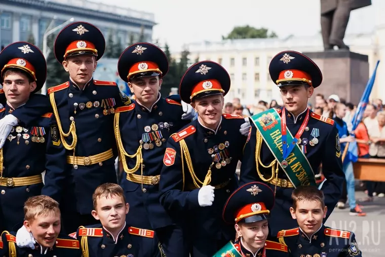 Фото: В Кемерове состоялся выпуск воспитанников губернаторских учебных заведений 35