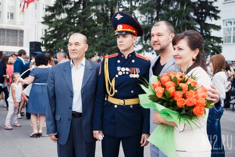 Фото: В Кемерове состоялся выпуск воспитанников губернаторских учебных заведений 43