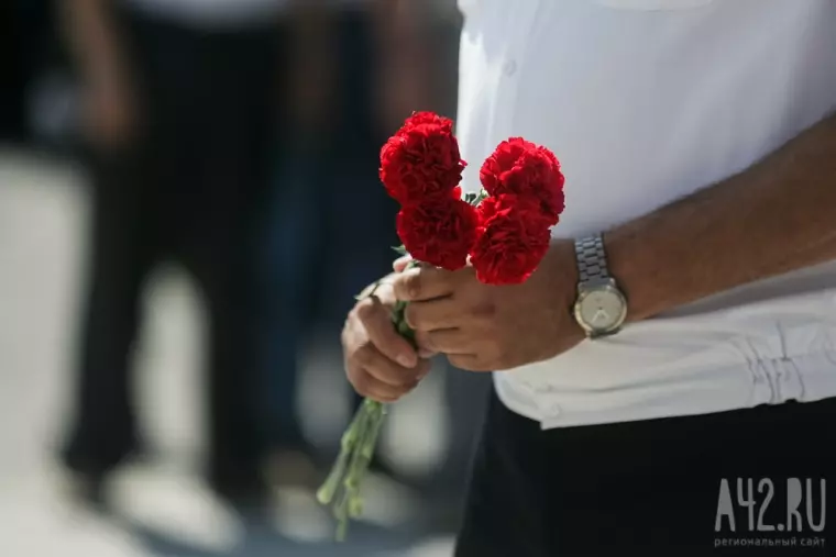 Фото: В Кемерове возложили цветы к Мемориалу Славы 2