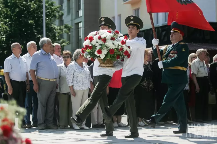 Фото: В Кемерове возложили цветы к Мемориалу Славы 6
