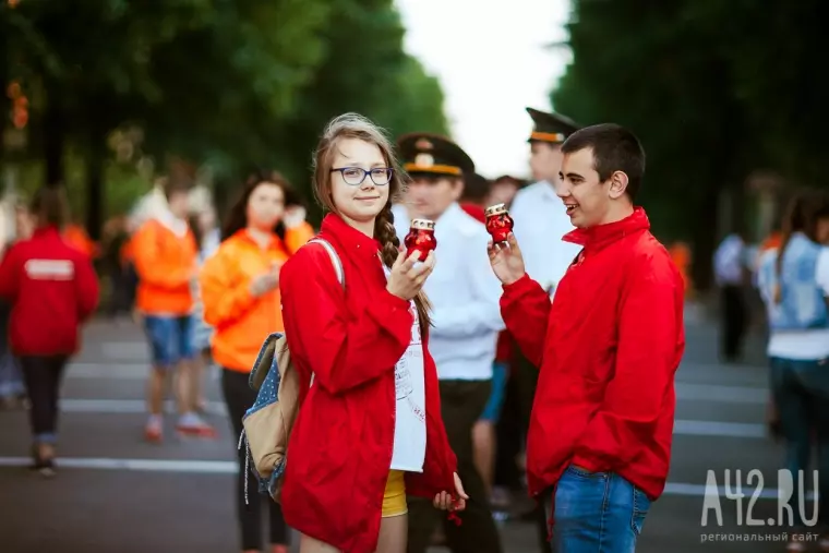 Фото: Кемеровчане поучаствовали в акции «Свеча памяти» 5