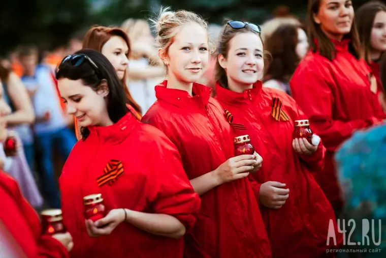 Фото: Кемеровчане поучаствовали в акции «Свеча памяти» 14