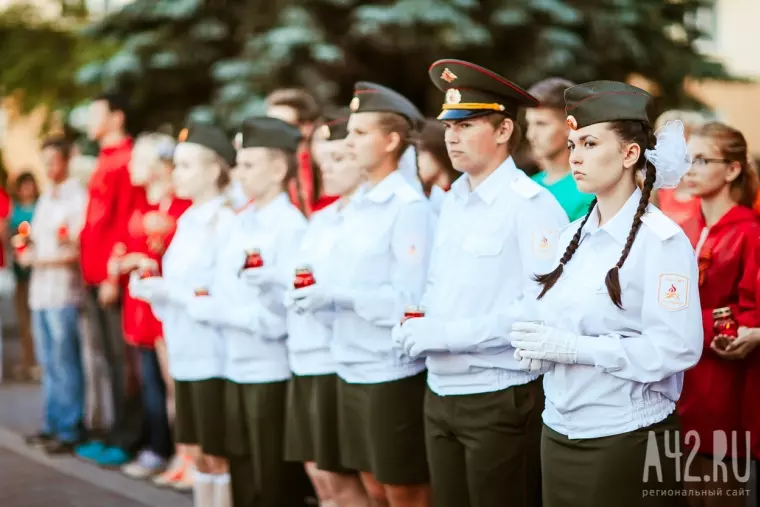 Фото: Кемеровчане поучаствовали в акции «Свеча памяти» 16